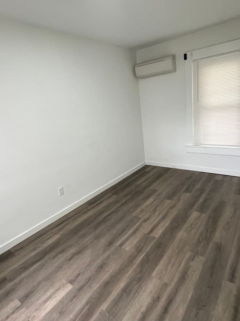 Cincinnati Apartment: 200 Dunn St 128 Williams