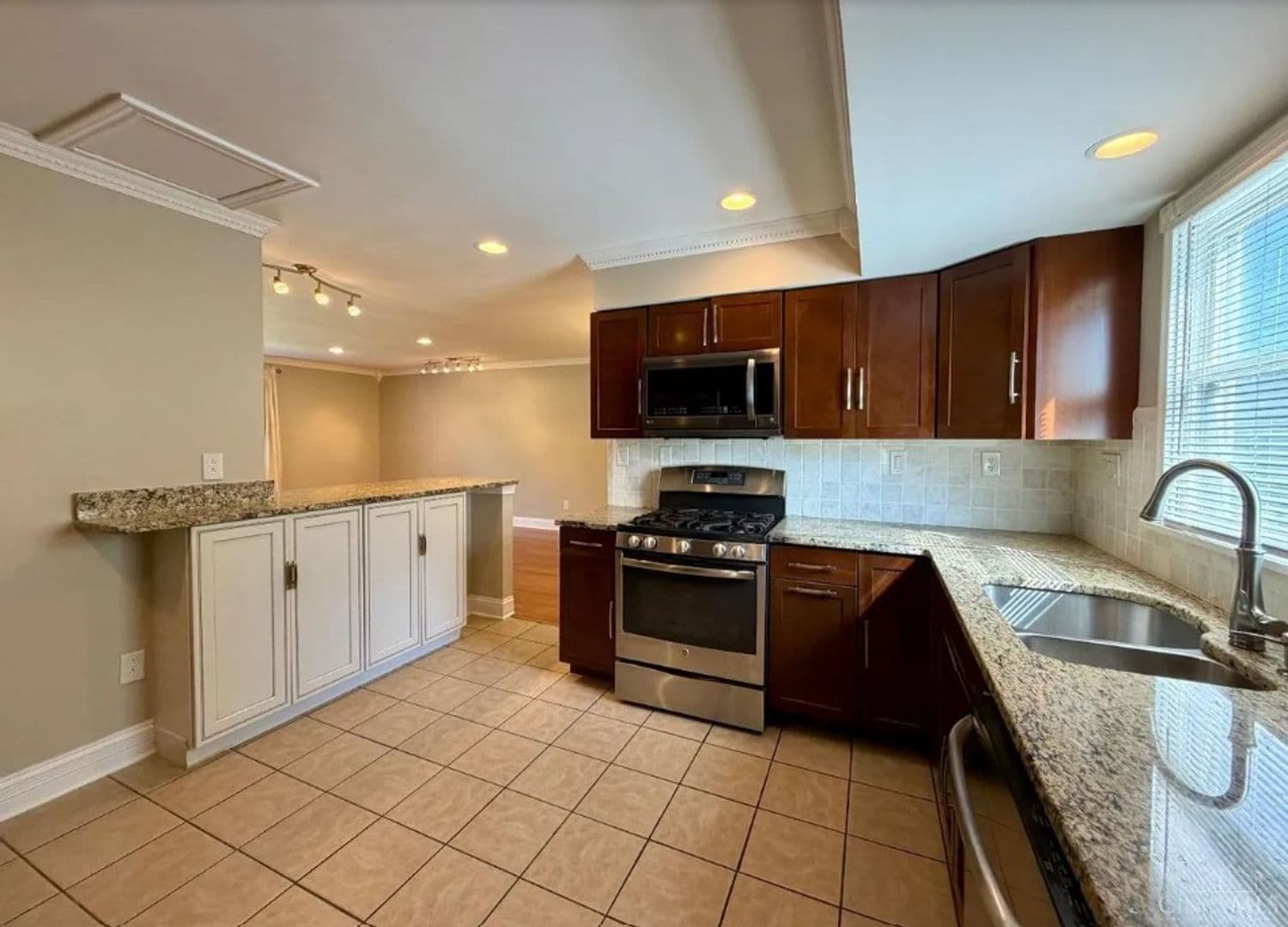 West Chester House: 6862 N Windwood Dr