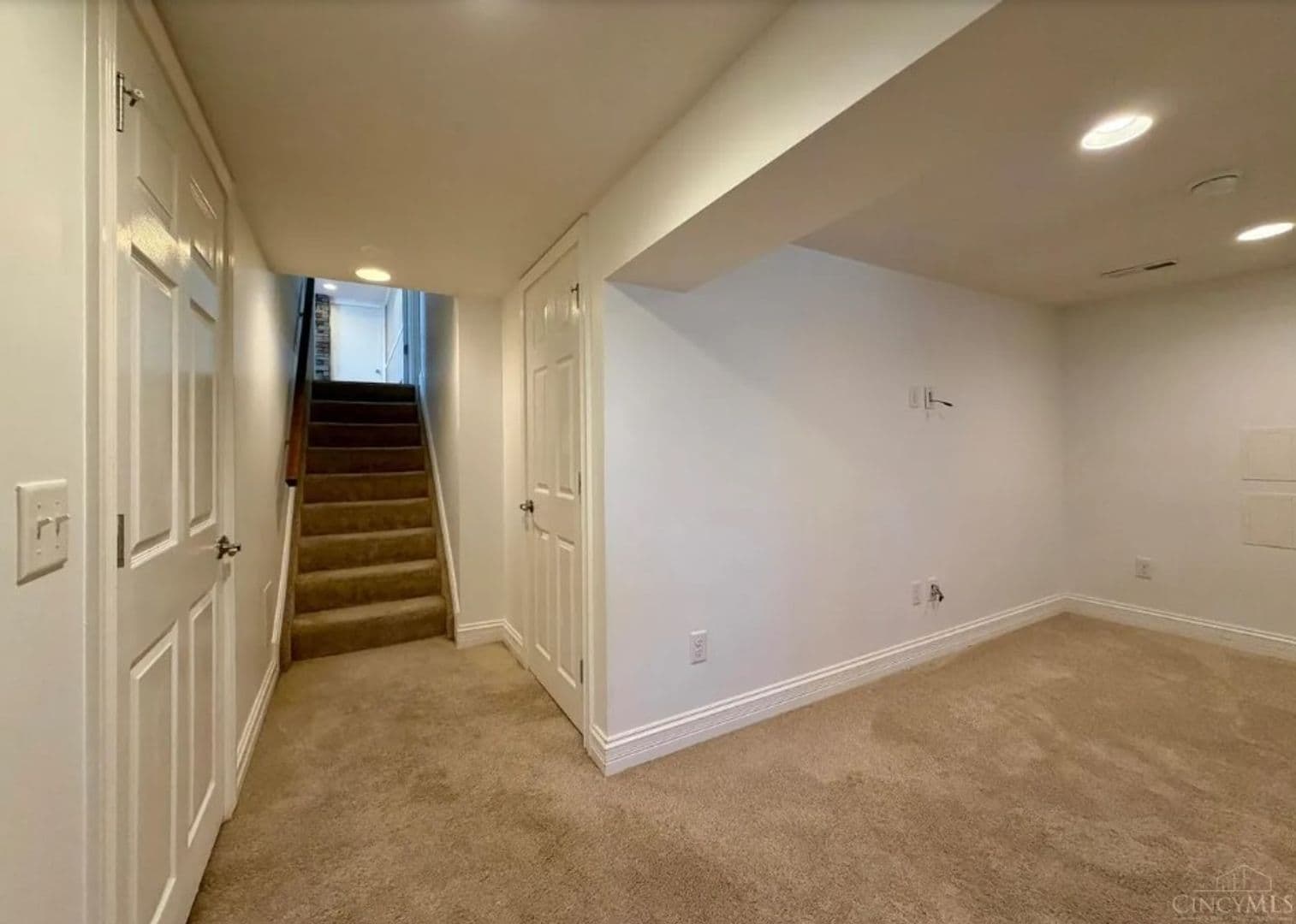 West Chester House: 6862 N Windwood Dr