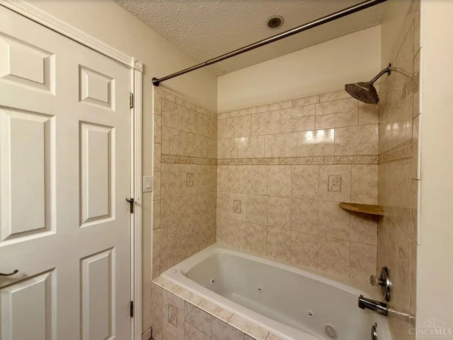 West Chester House: 6862 N Windwood Dr