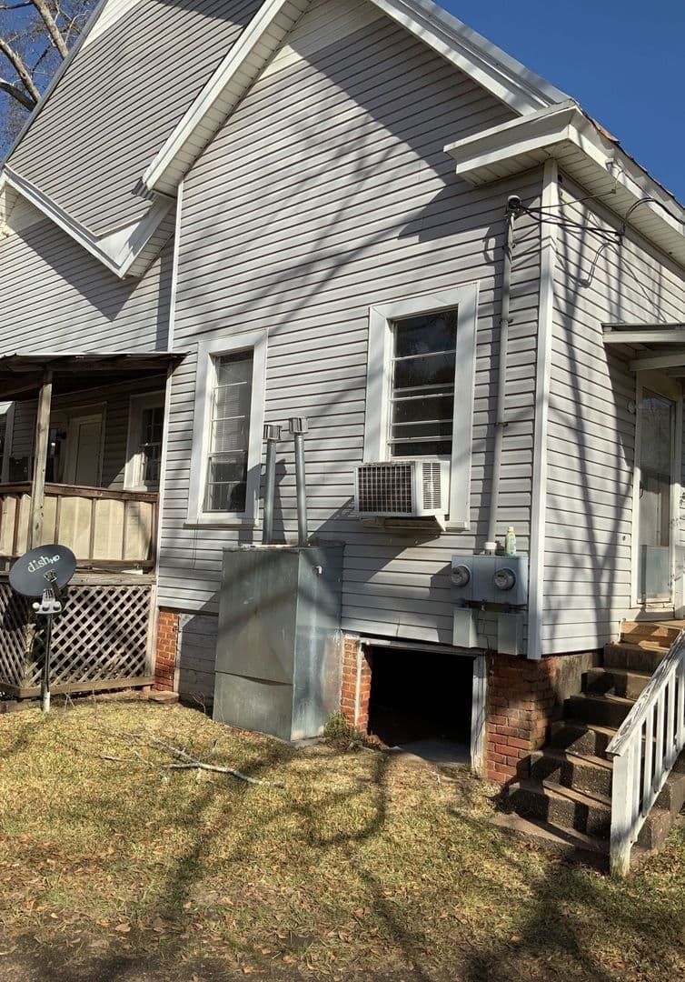 Greenville Apartment: 340 Hickory St.