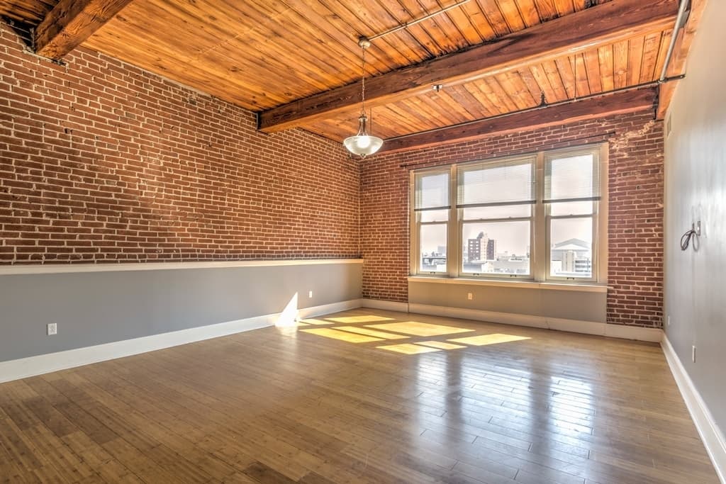 St. Louis Apartment: 1511 Washington Ave.