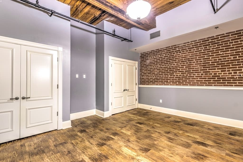 St. Louis Apartment: 1511 Washington Ave.