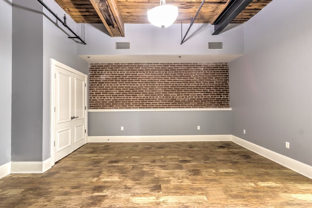 St. Louis Apartment: 1511 Washington Ave.
