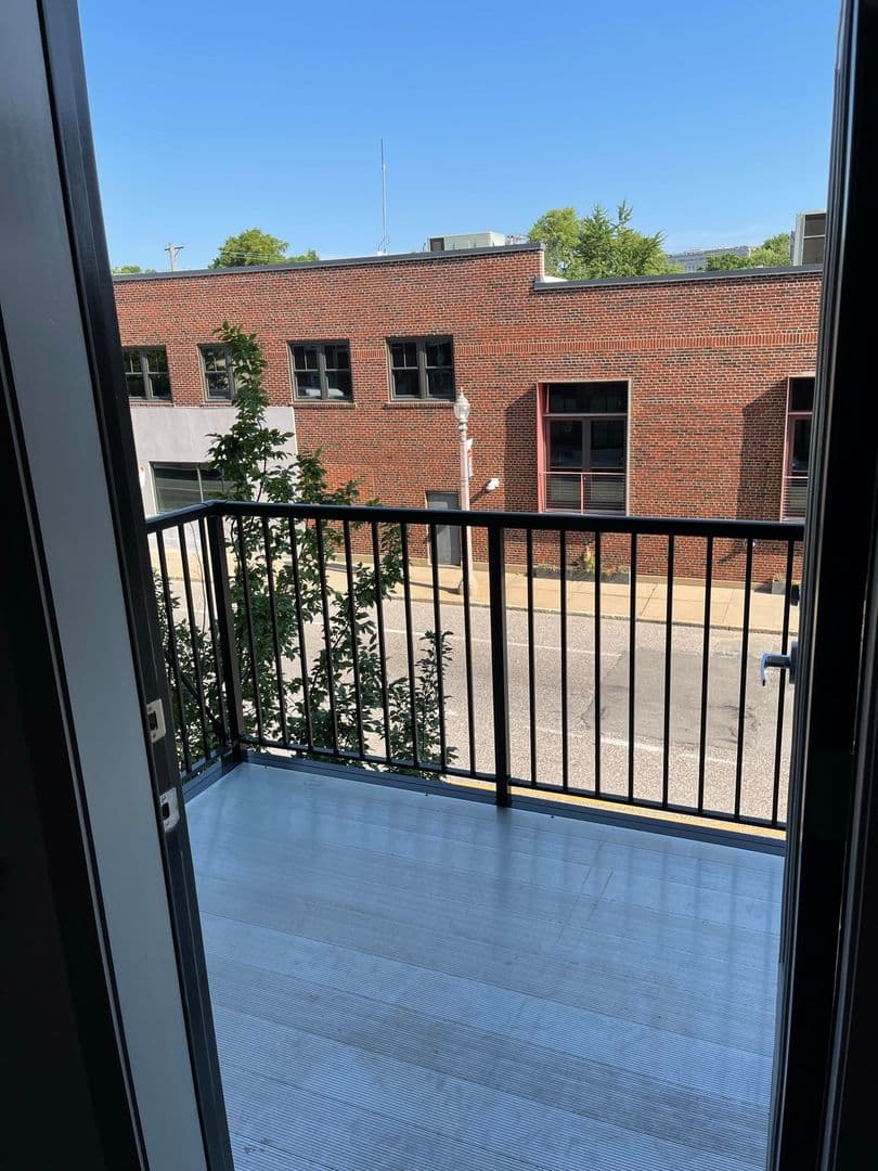 St. Louis Apartment: 4440 Manchester Ave.