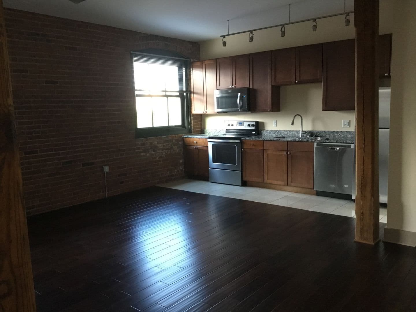 Davenport Apartment: 427 Pershing Ave.