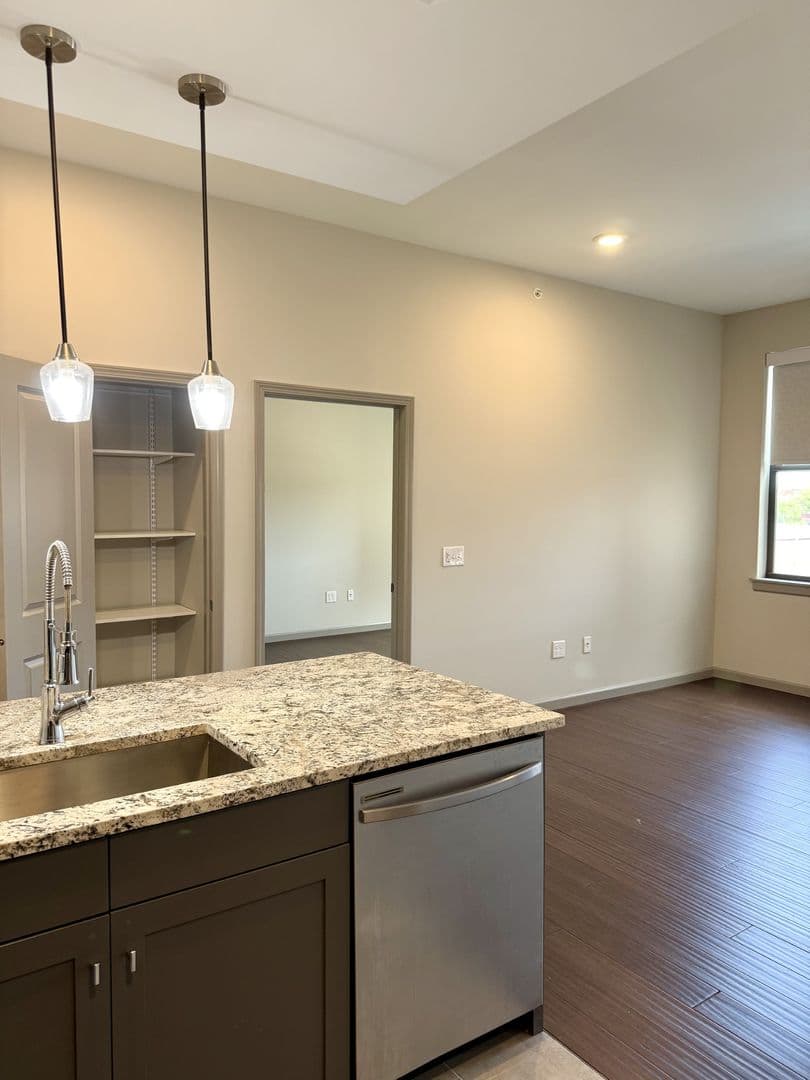 St. Louis Apartment: 4440 Manchester Ave.