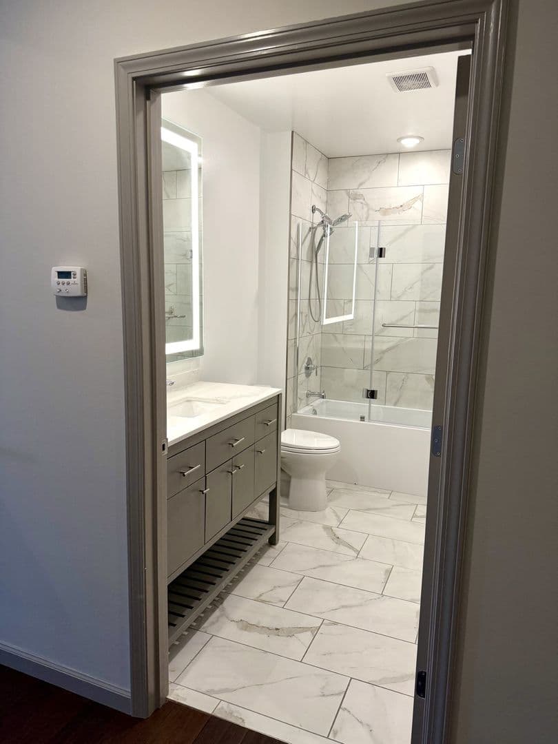 St. Louis Apartment: 4440 Manchester Ave.