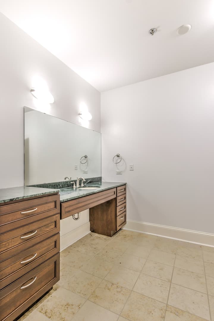 St. Louis Apartment: 1511 Washington Ave.