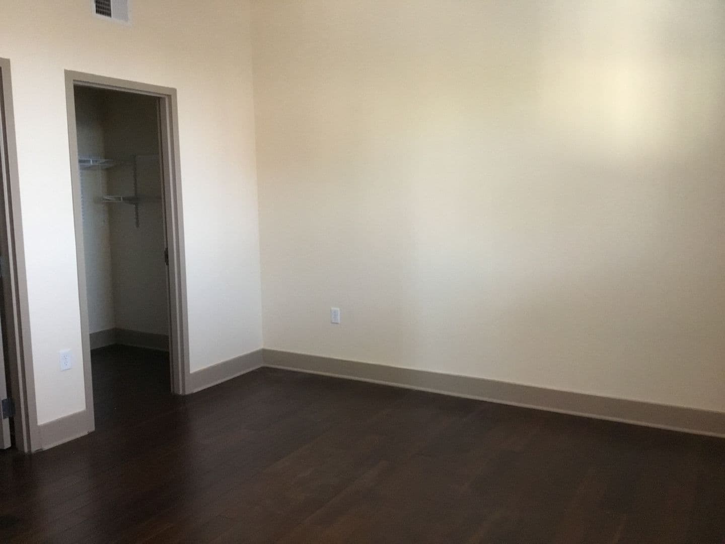 Davenport Apartment: 427 Pershing Ave.