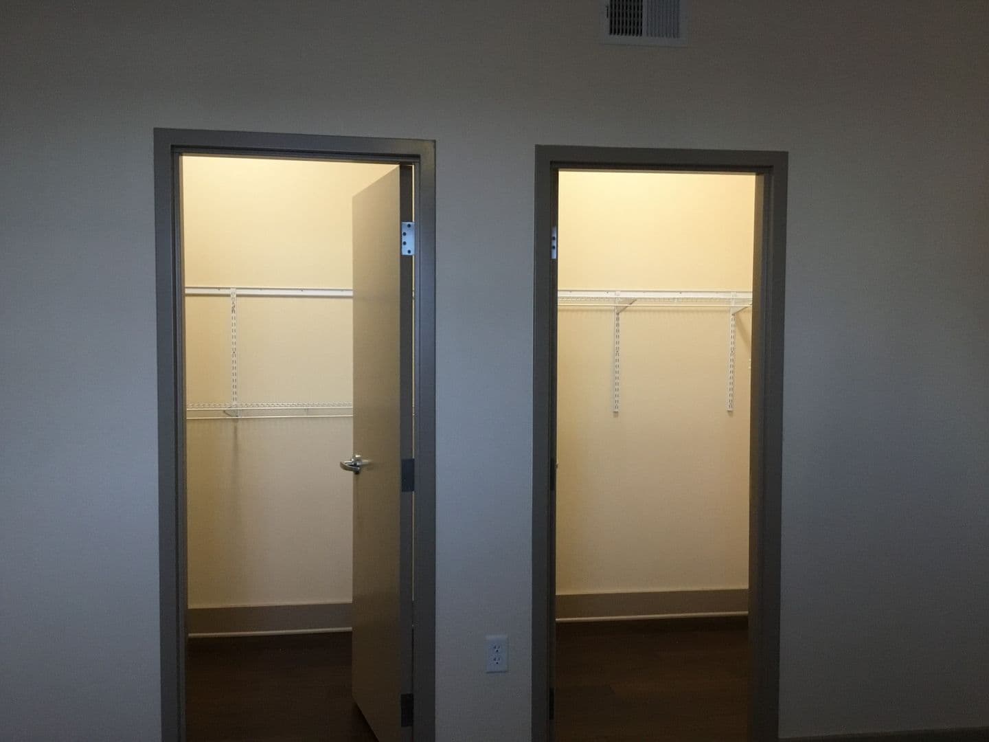 Davenport Apartment: 427 Pershing Ave.