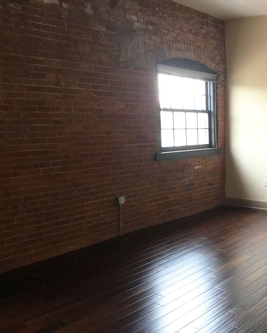 Davenport Apartment: 427 Pershing Ave.