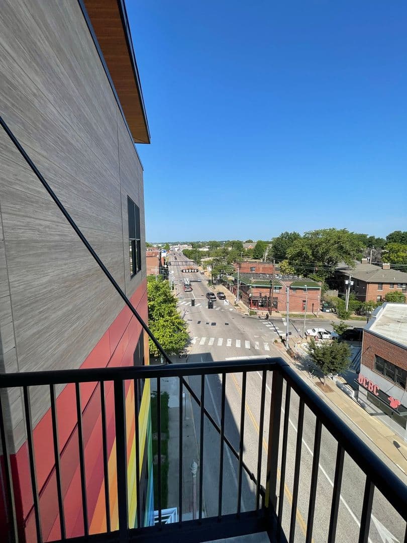 St. Louis Apartment: 4440 Manchester Ave.