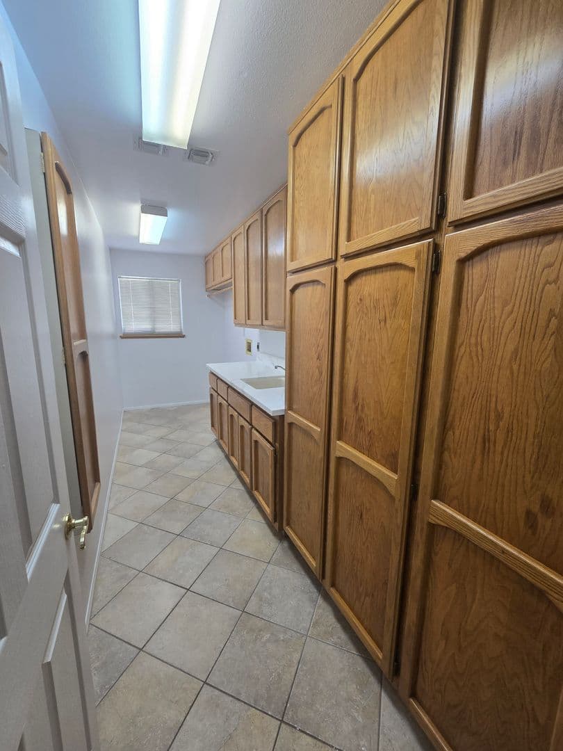 Ridgecrest House: 136 W Cielo Ave