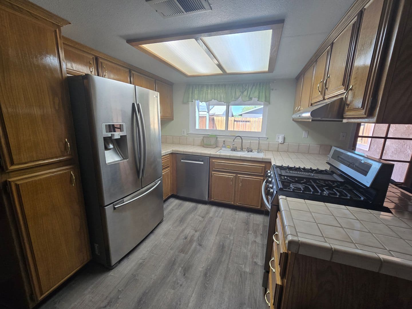 Ridgecrest House: 930 Conejo Ave