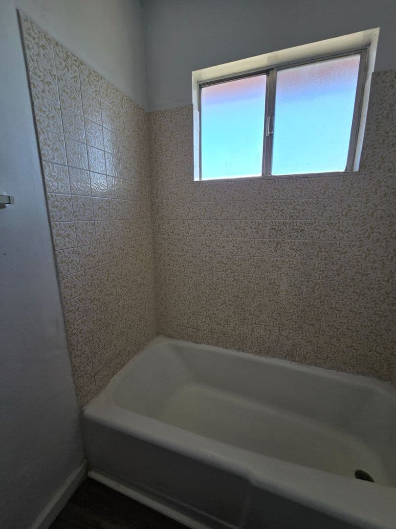 Ridgecrest Apartment: 1300 E Church Ave