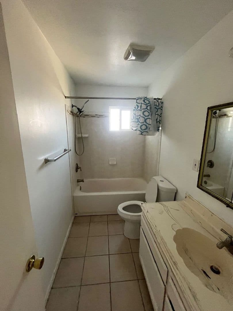 Tehachapi House: 209 Pine Court