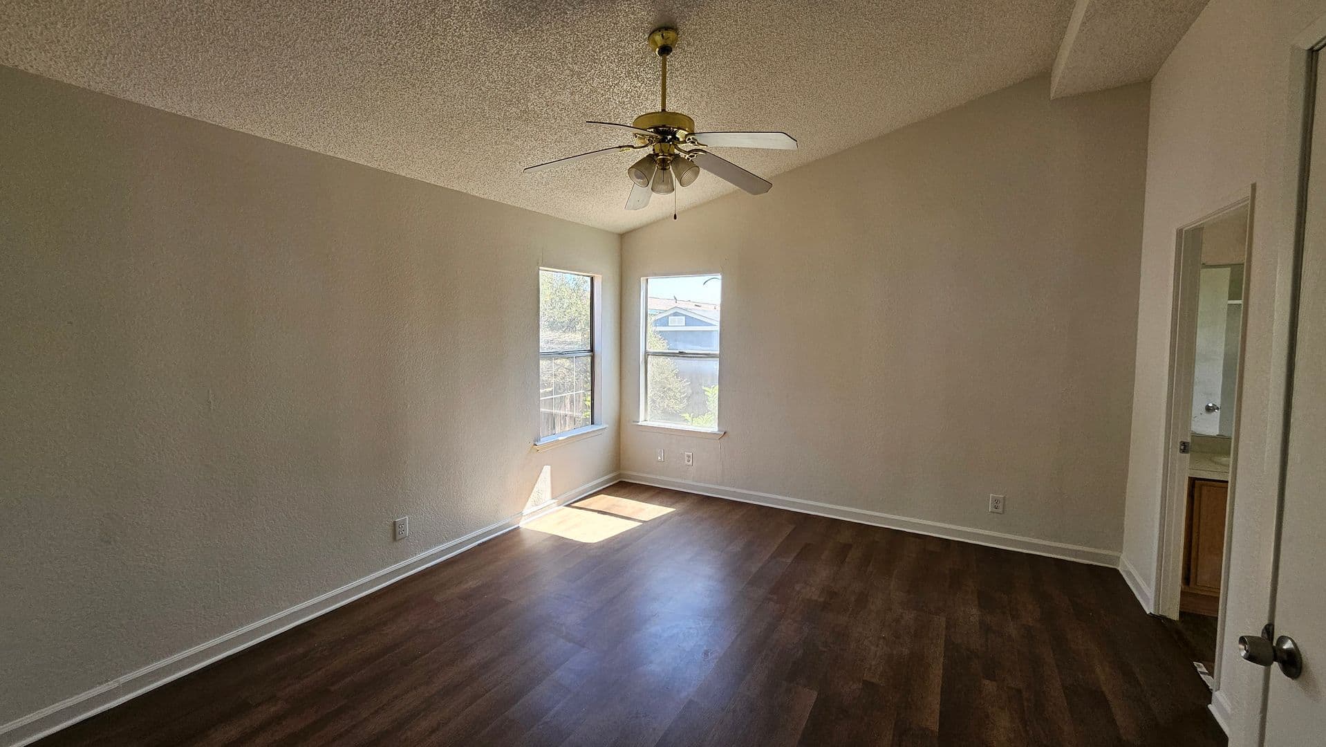 California City House: 21761 Wisteria St