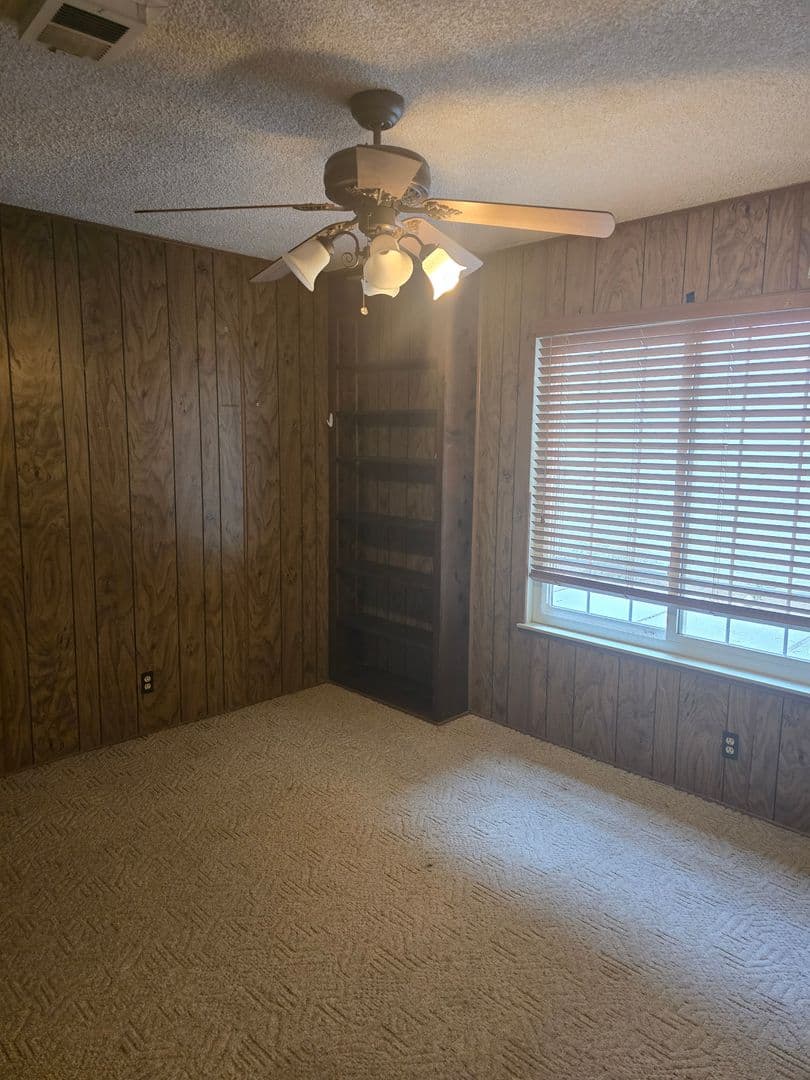 Ridgecrest House: 818 Sherri St