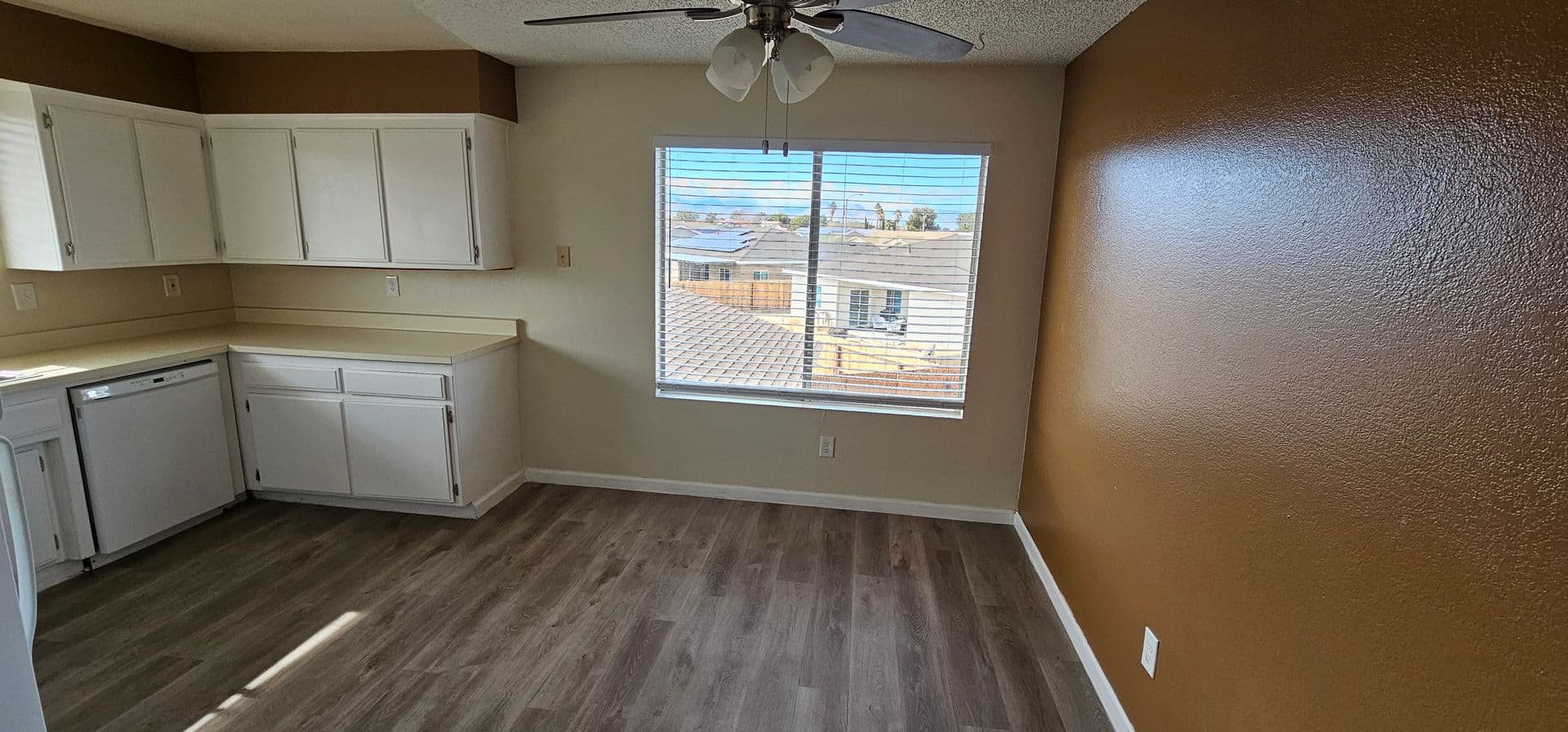 Ridgecrest Apartment: 825 Capehart Ct