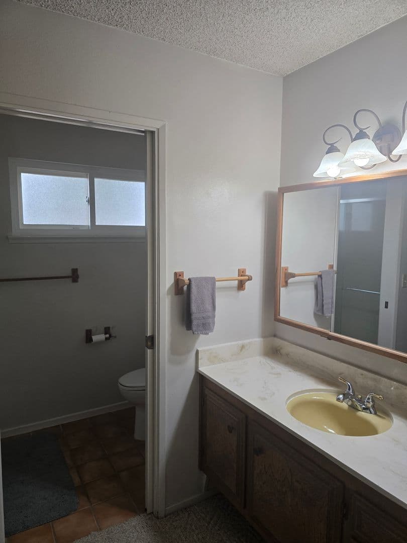 Ridgecrest House: 818 Sherri St