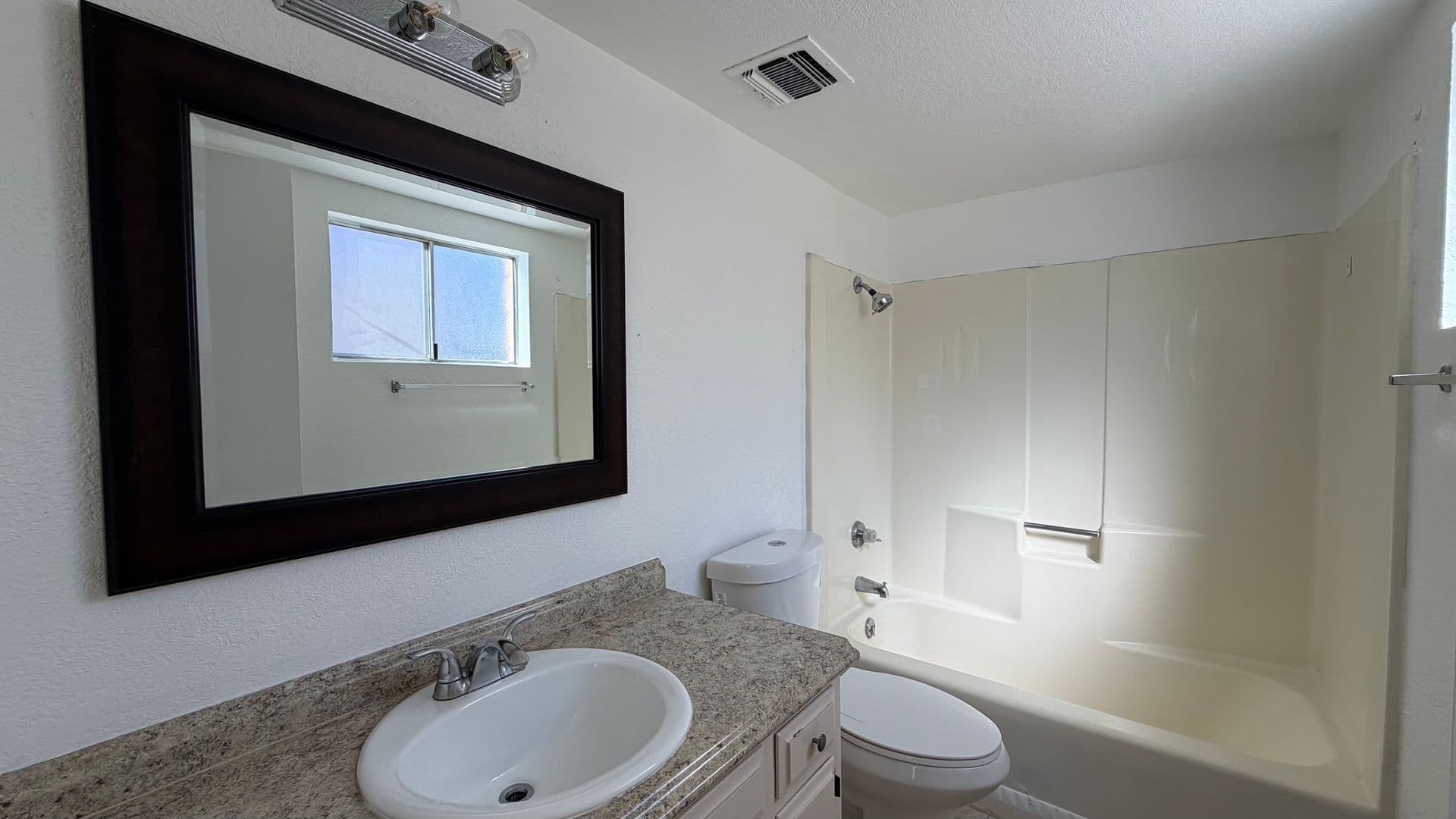 Ridgecrest Apartment: 141 W Upjohn Ave-100's