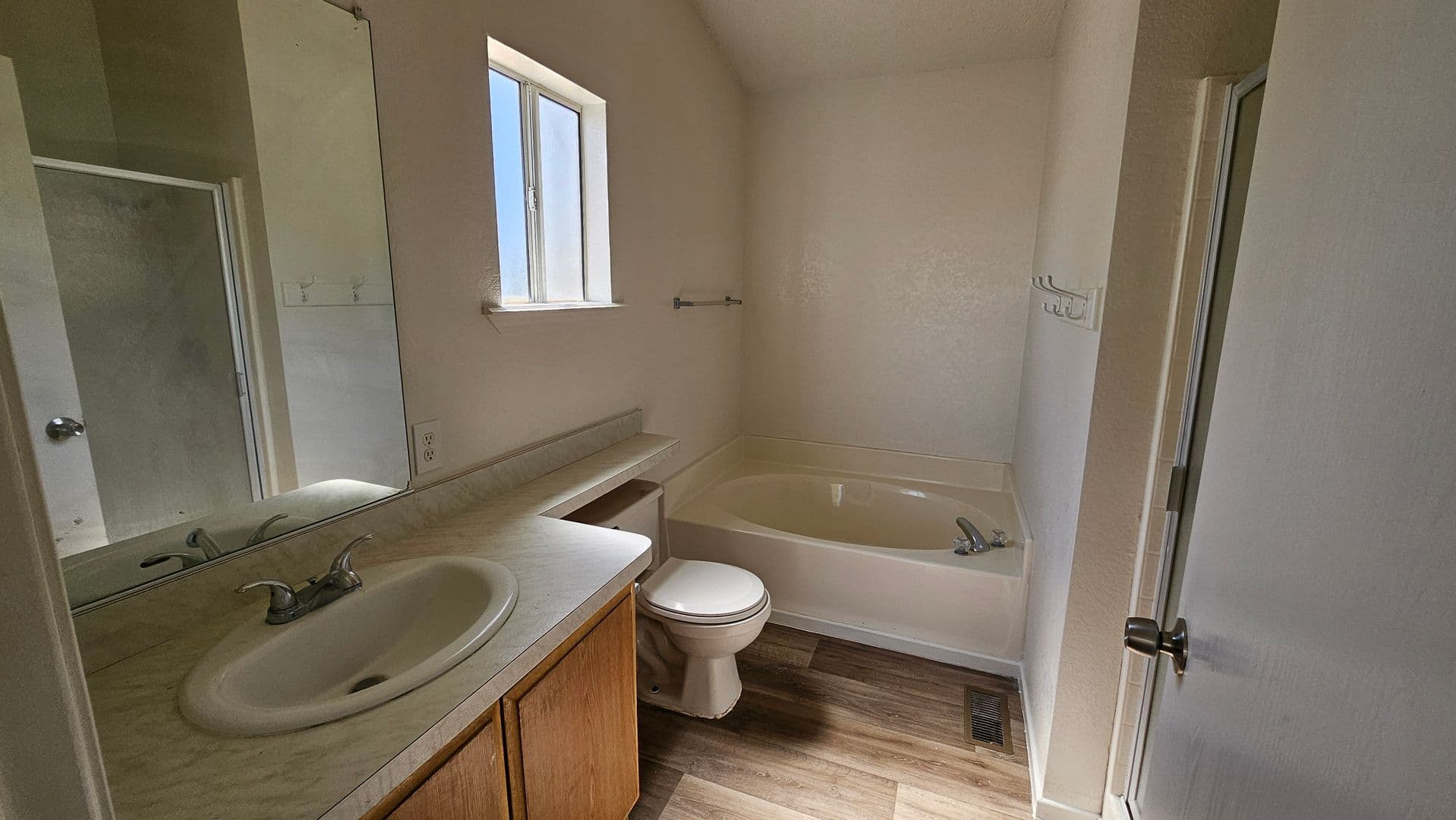 California City House: 21761 Wisteria St