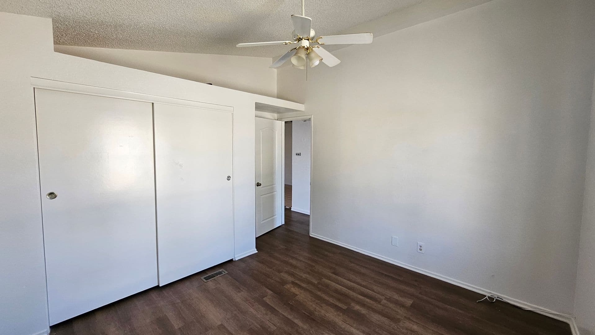 California City House: 21761 Wisteria St