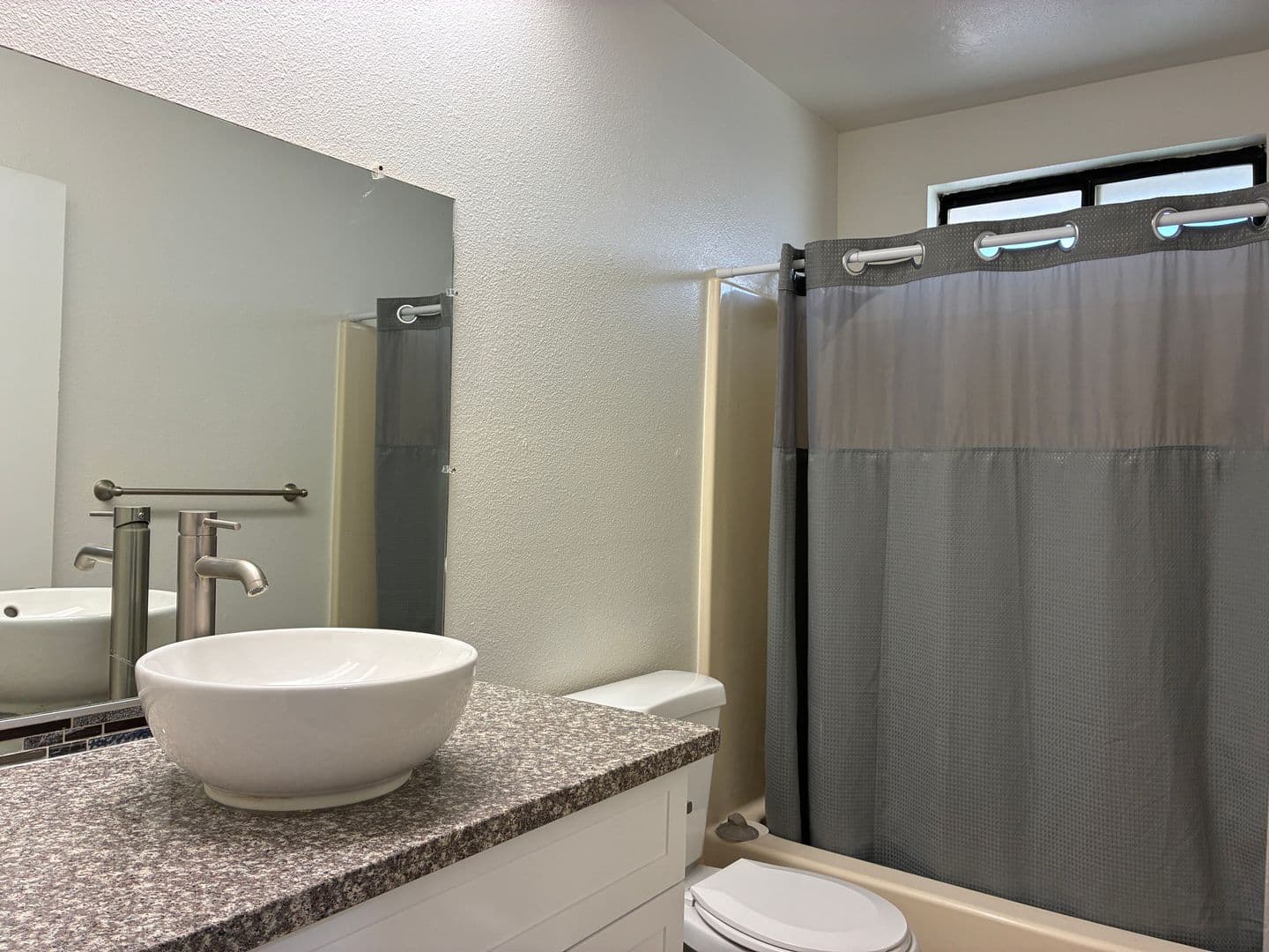 Ridgecrest Apartment: 125 Parkview Ave