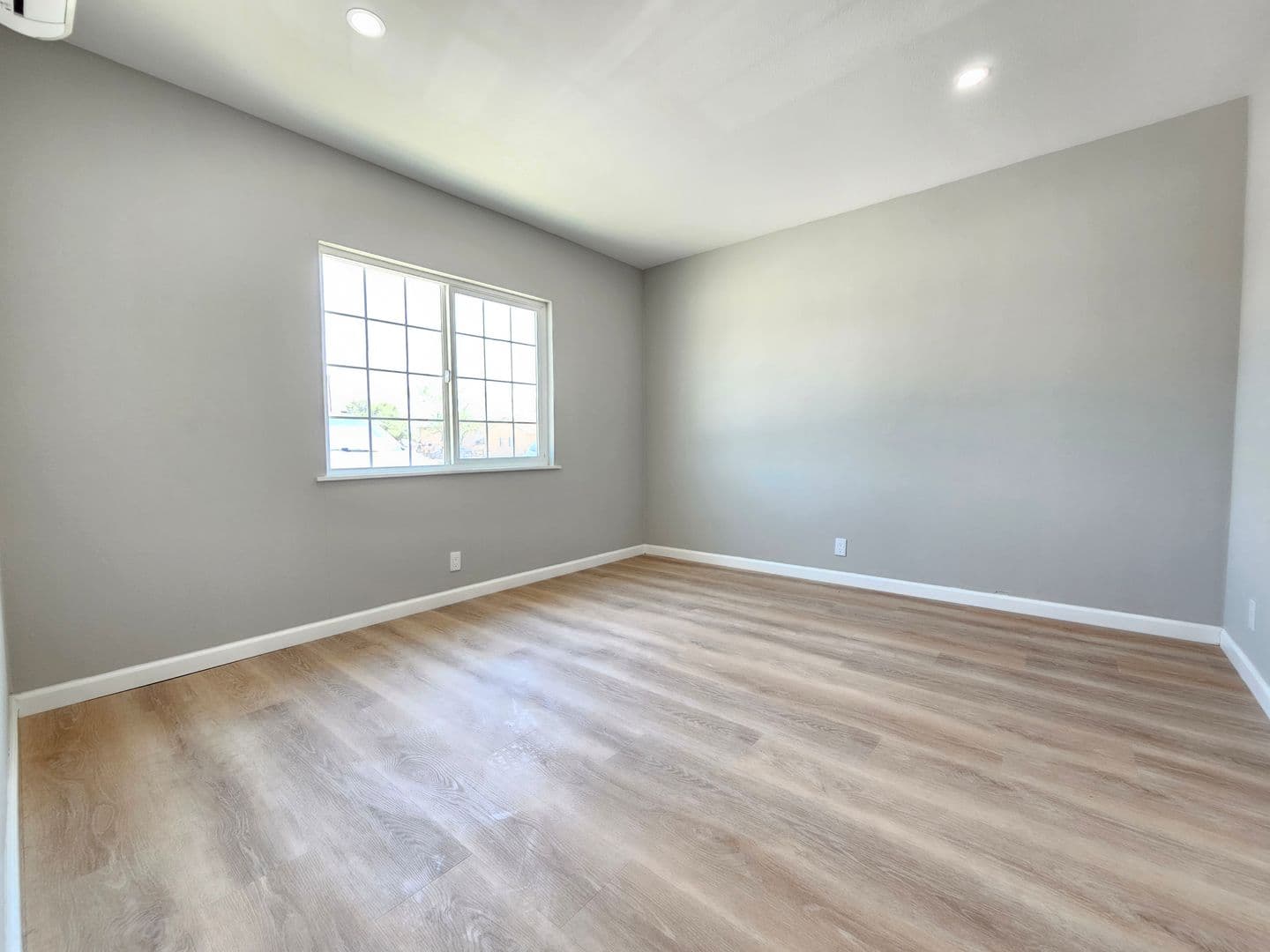 Ridgecrest House: 225 N Helena St