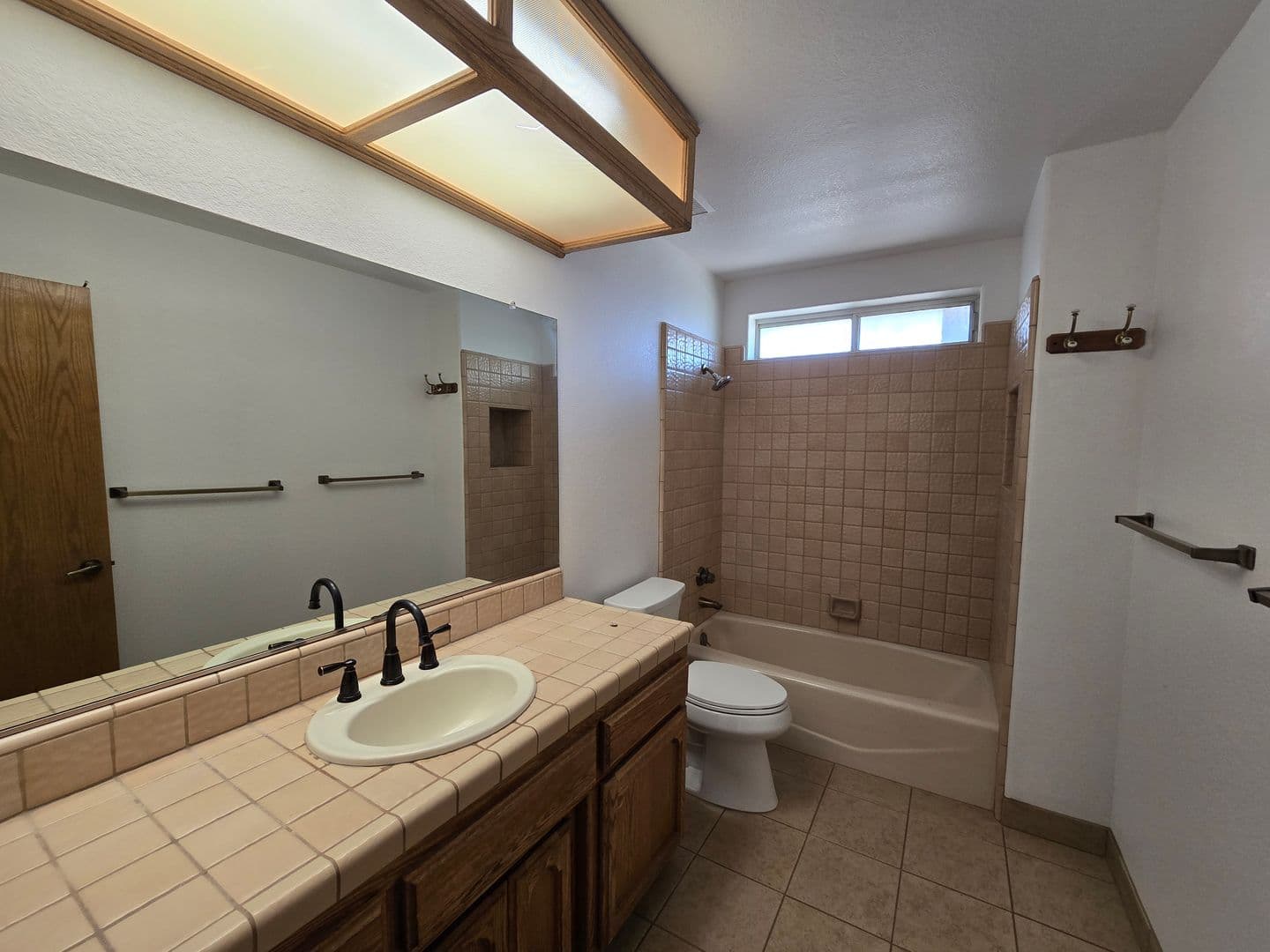 Ridgecrest House: 905 N Cimmaron Ct