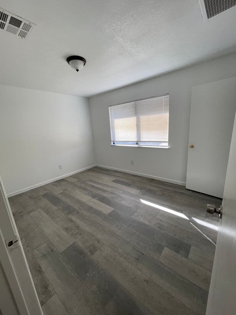 Ridgecrest Apartment: 1617 N Erwin St