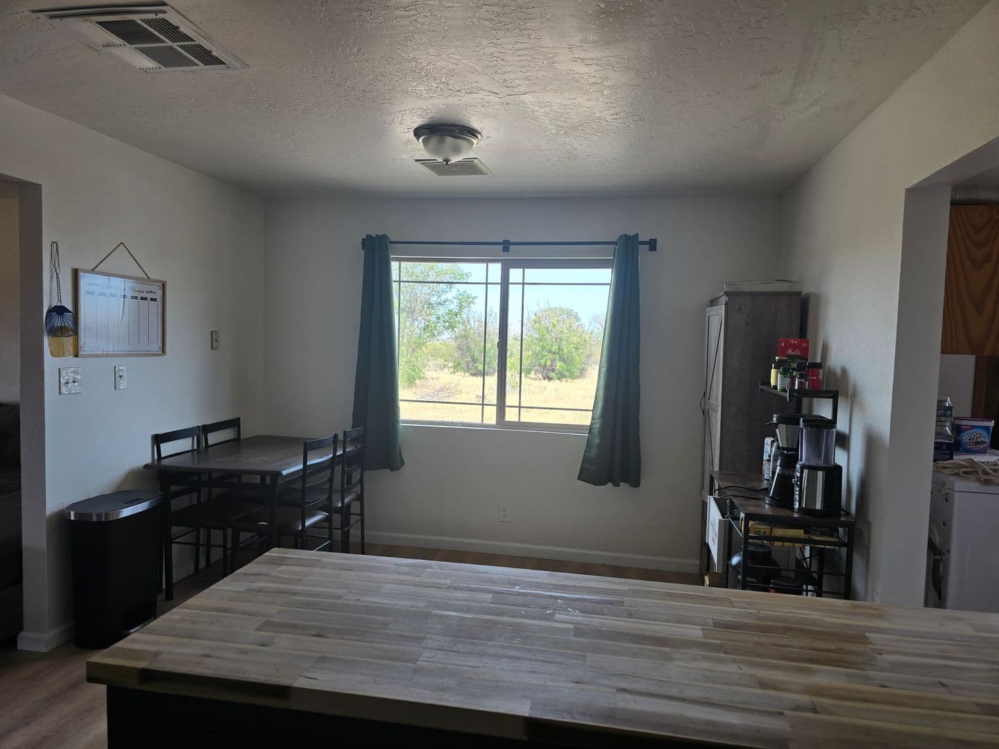Ridgecrest Apartment: 5363 Weiman Ave
