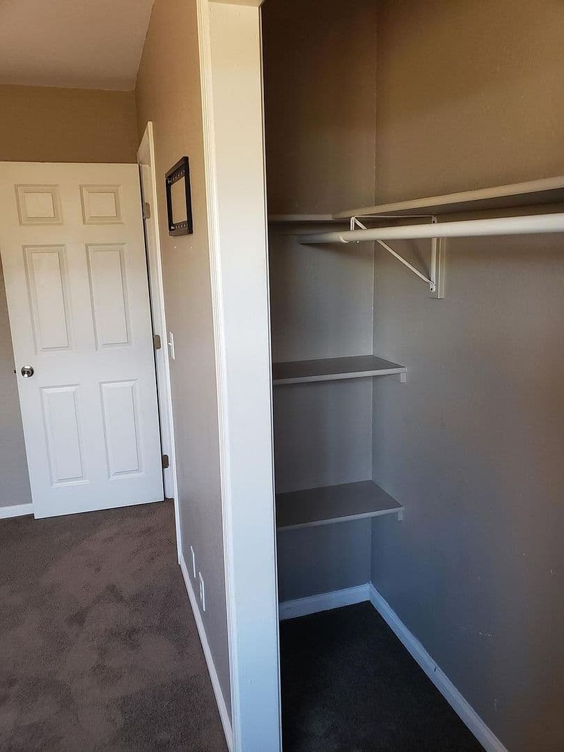 Ridgecrest Apartment: 424 W Robertson Rd