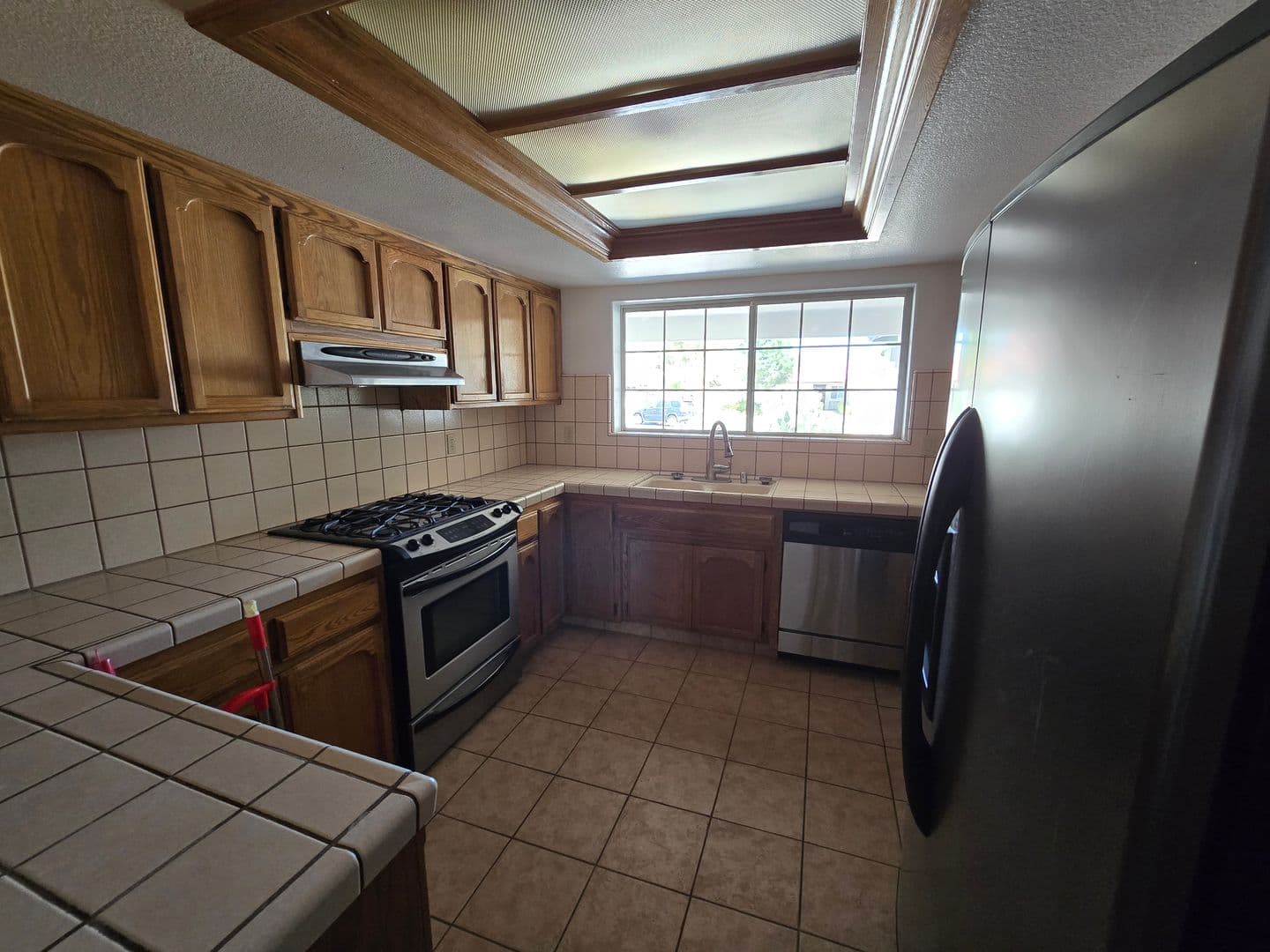 Ridgecrest House: 905 N Cimmaron Ct