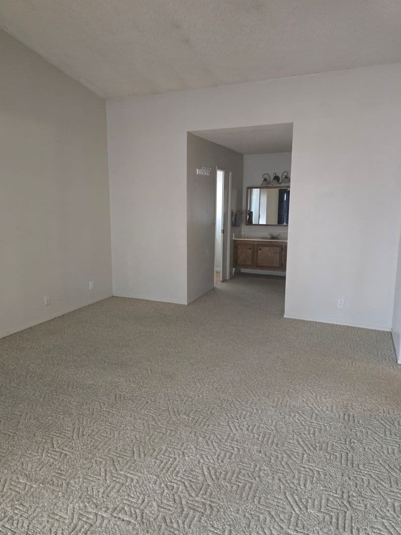 Ridgecrest House: 818 Sherri St