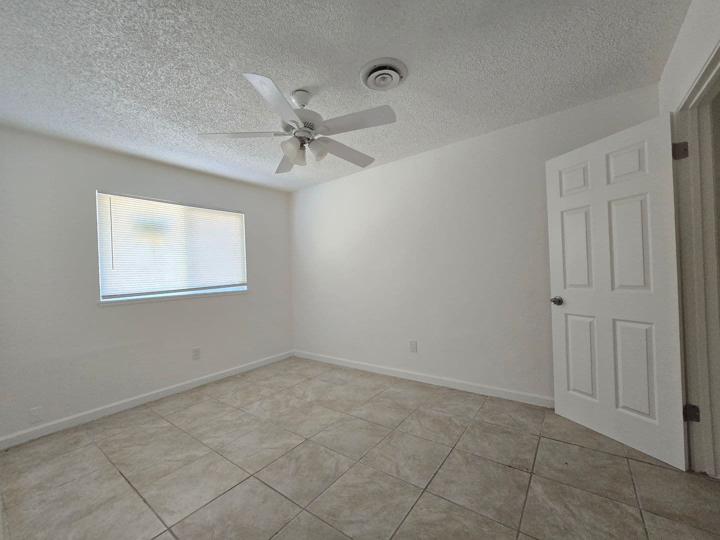 Ridgecrest Apartment: 740 Commercial Ave