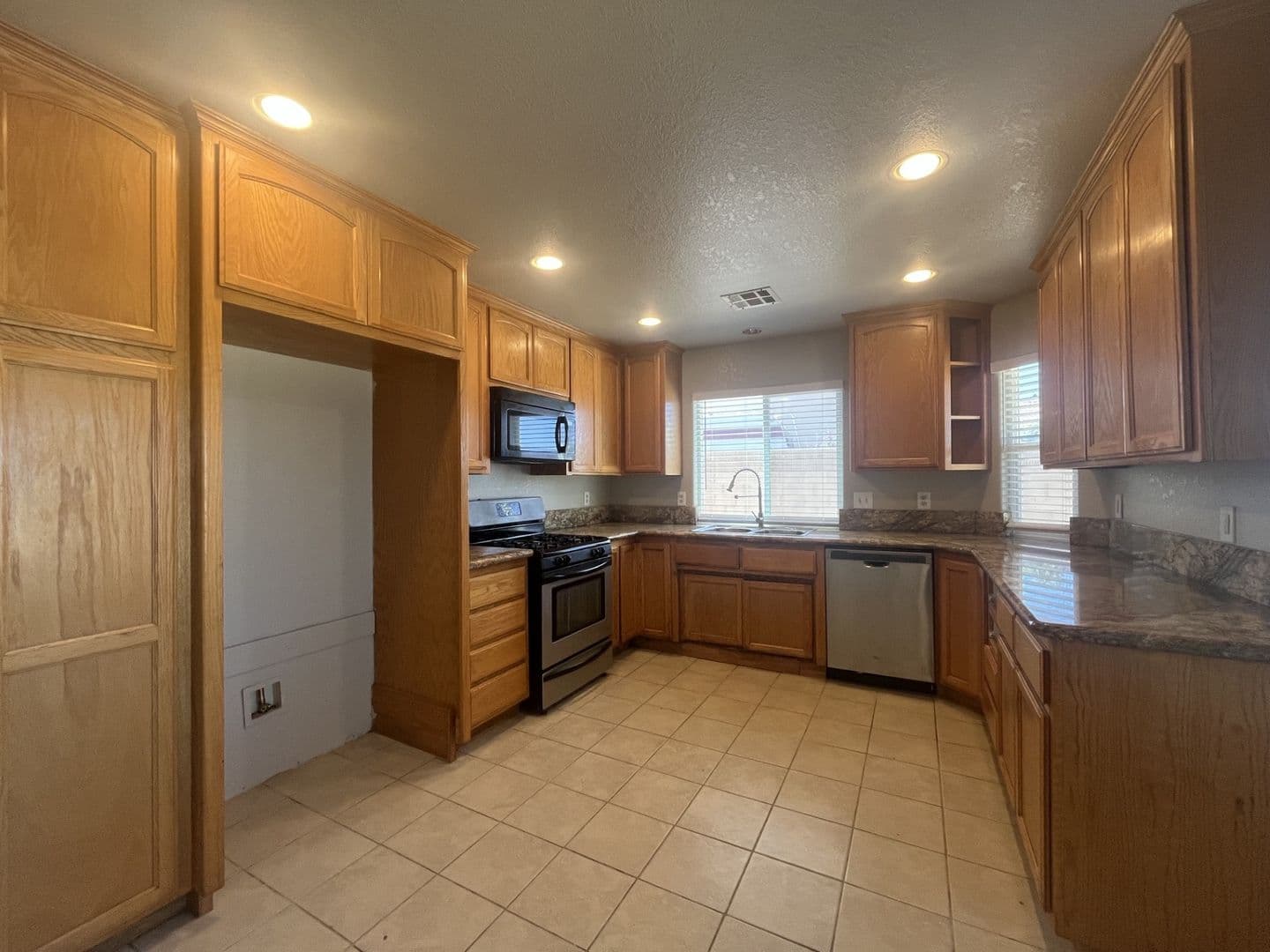 California City House: 8654 Poppy Blvd