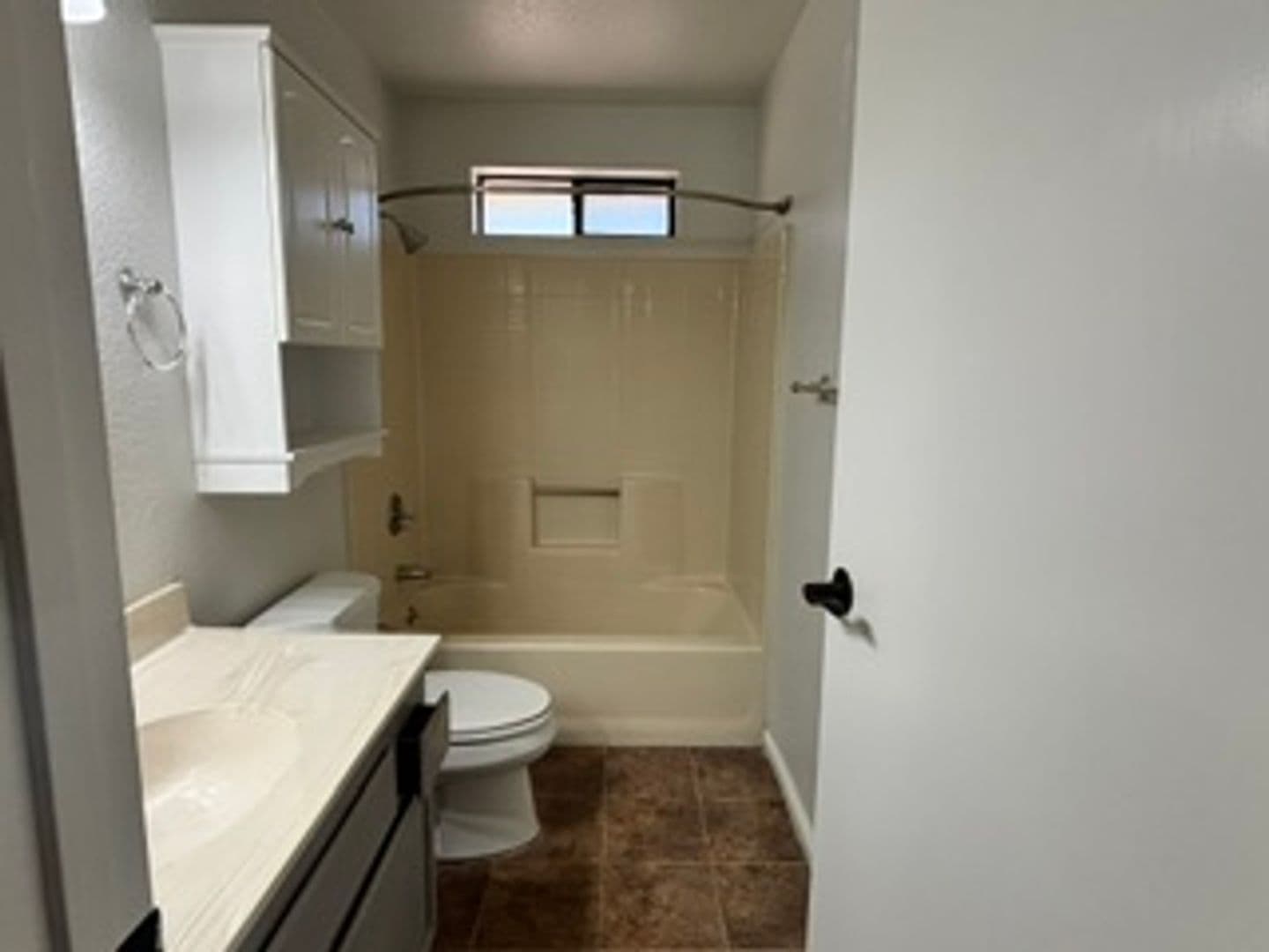 Tehachapi House: 17861 Tanforan Drive
