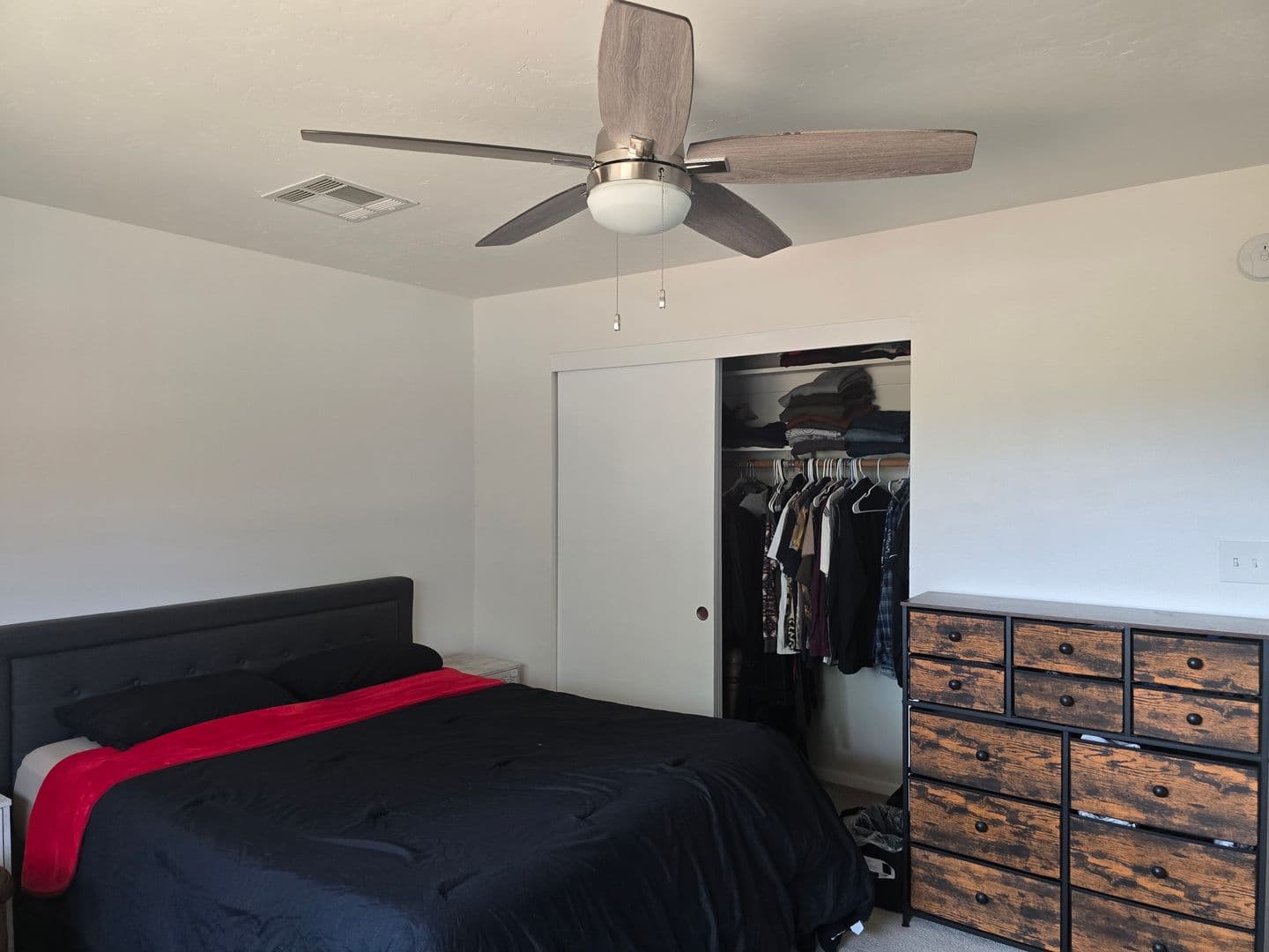 Ridgecrest Apartment: 5363 Weiman Ave