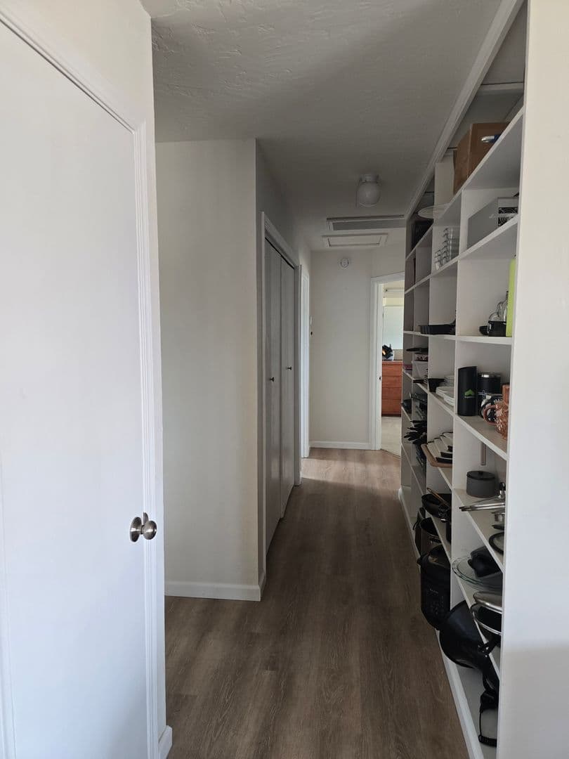 Ridgecrest Apartment: 5363 Weiman Ave