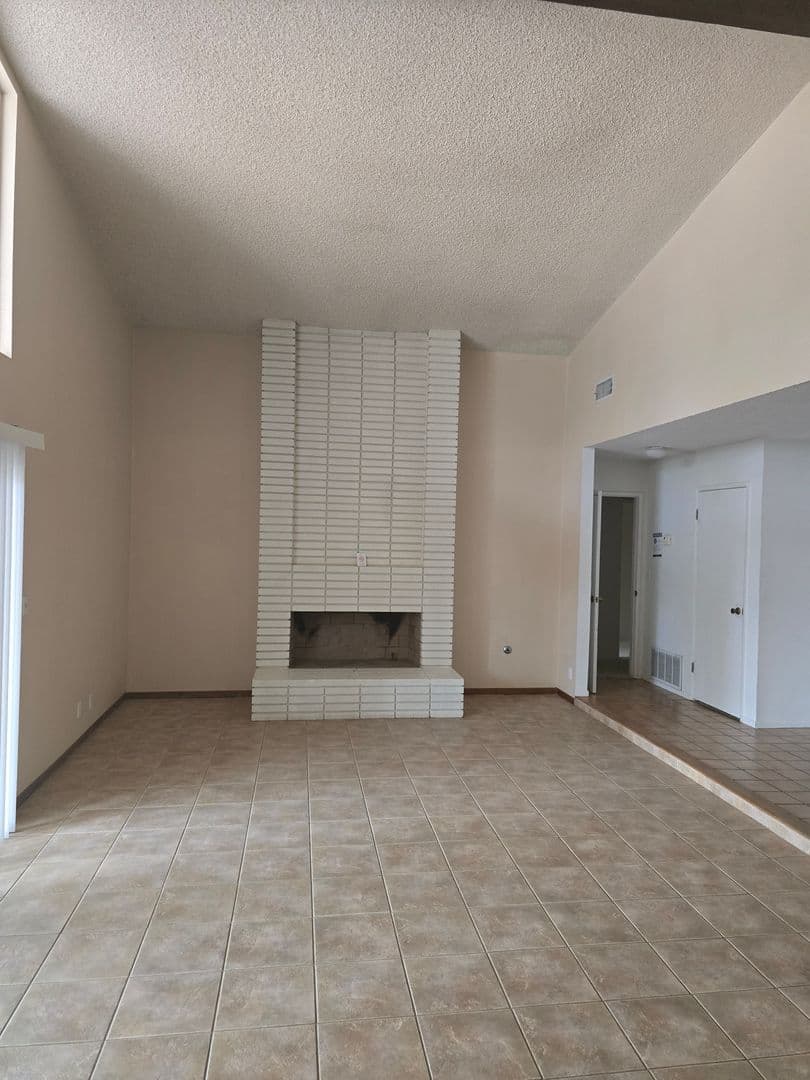 Ridgecrest House: 818 Sherri St