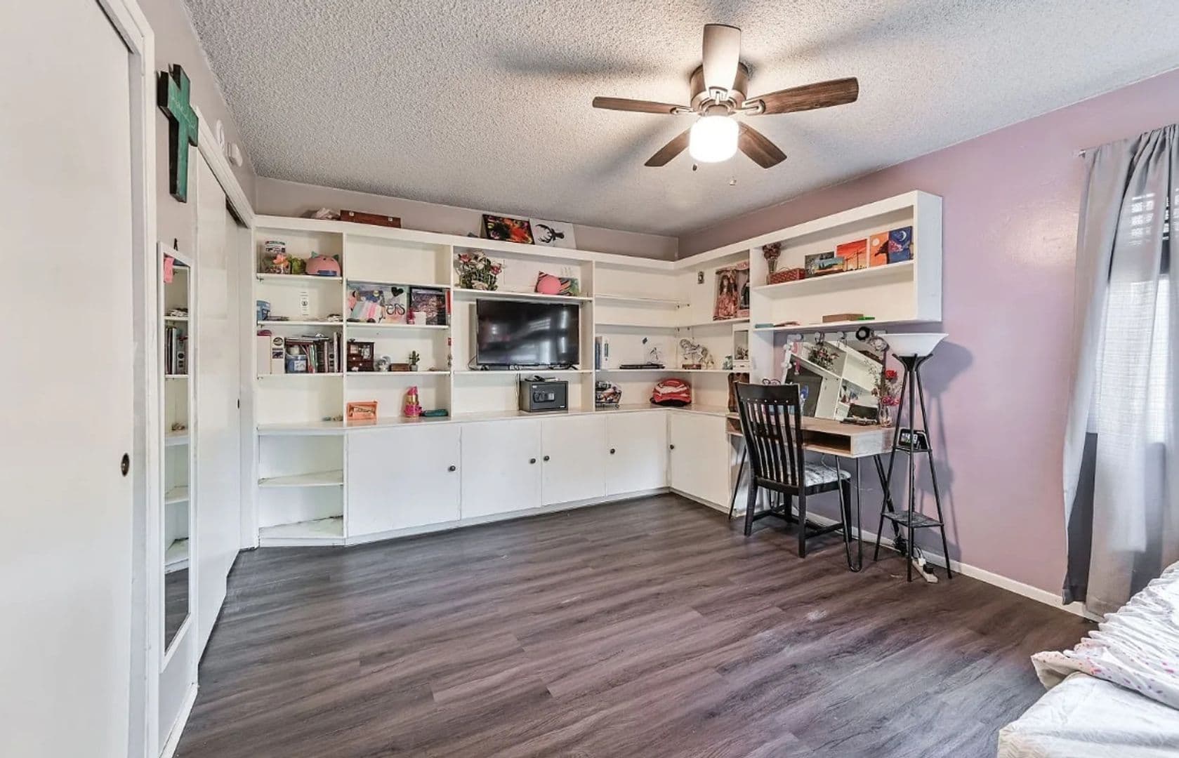 Ridgecrest House: 218 S Primrose Street
