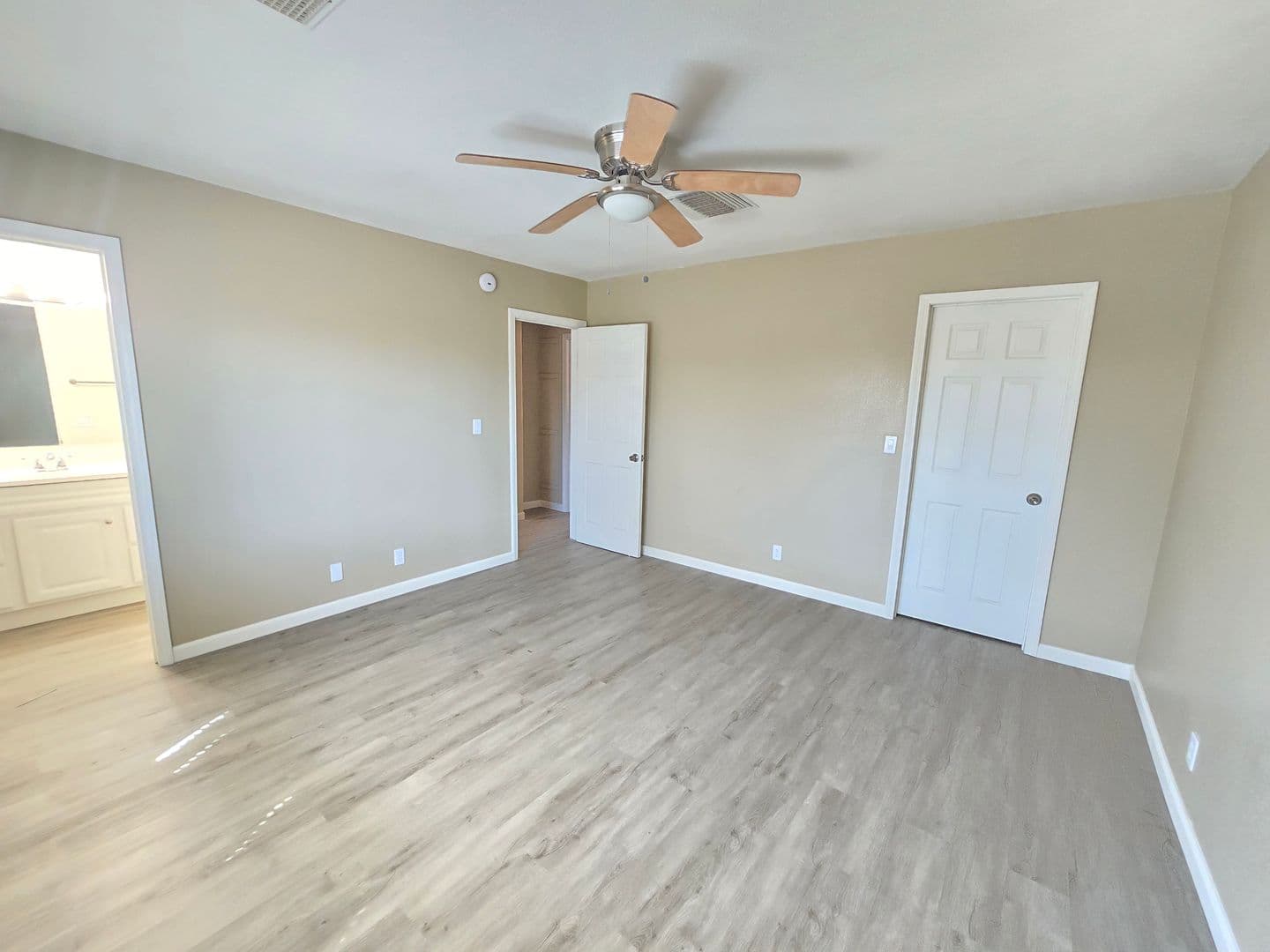 Ridgecrest House: 633 W Ward Ave