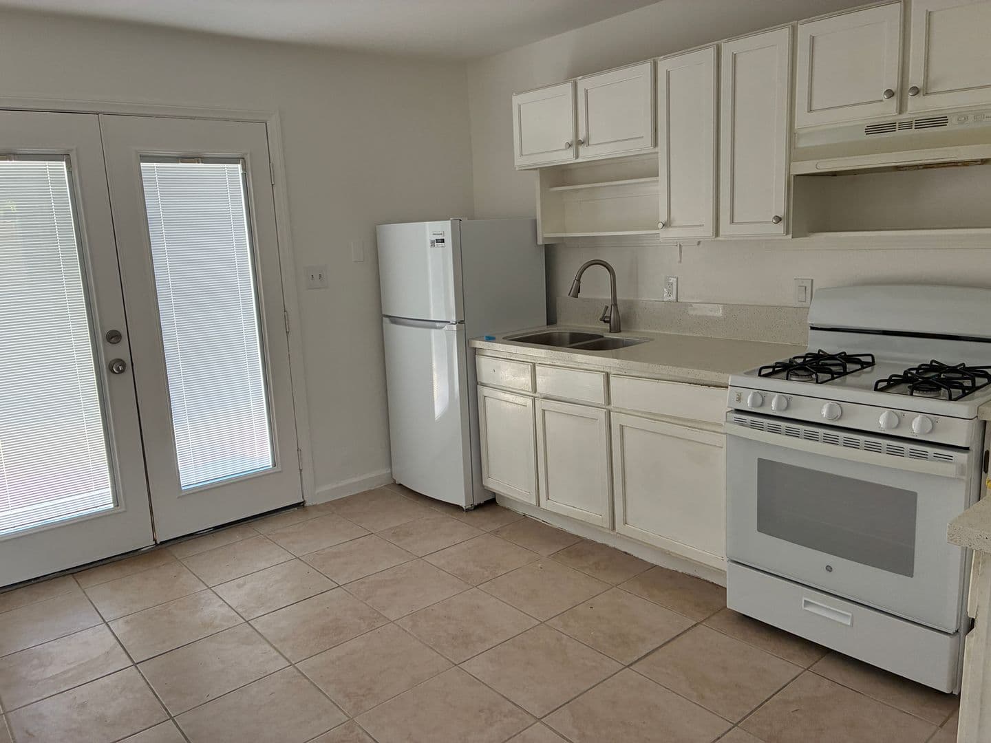 Ridgecrest Apartment: 740 Commercial Ave