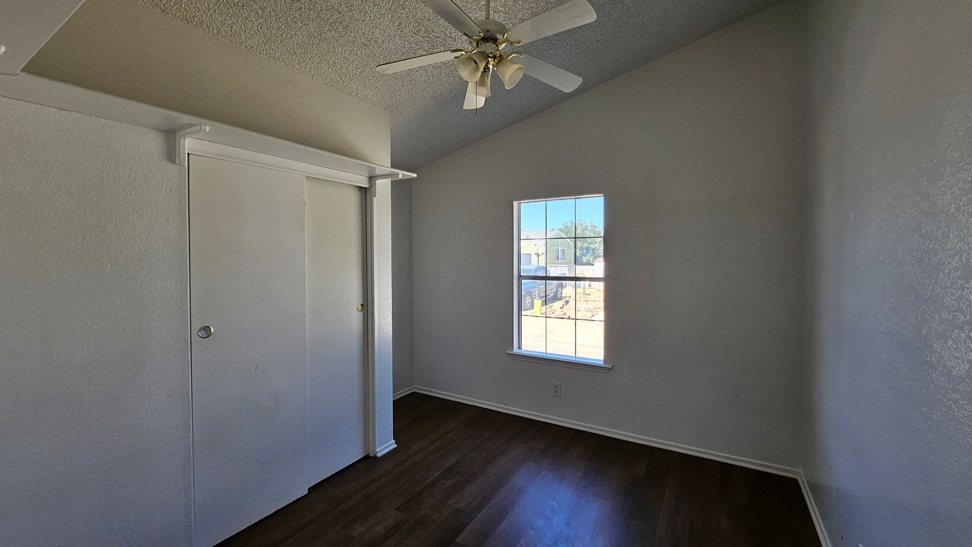 California City House: 21761 Wisteria St