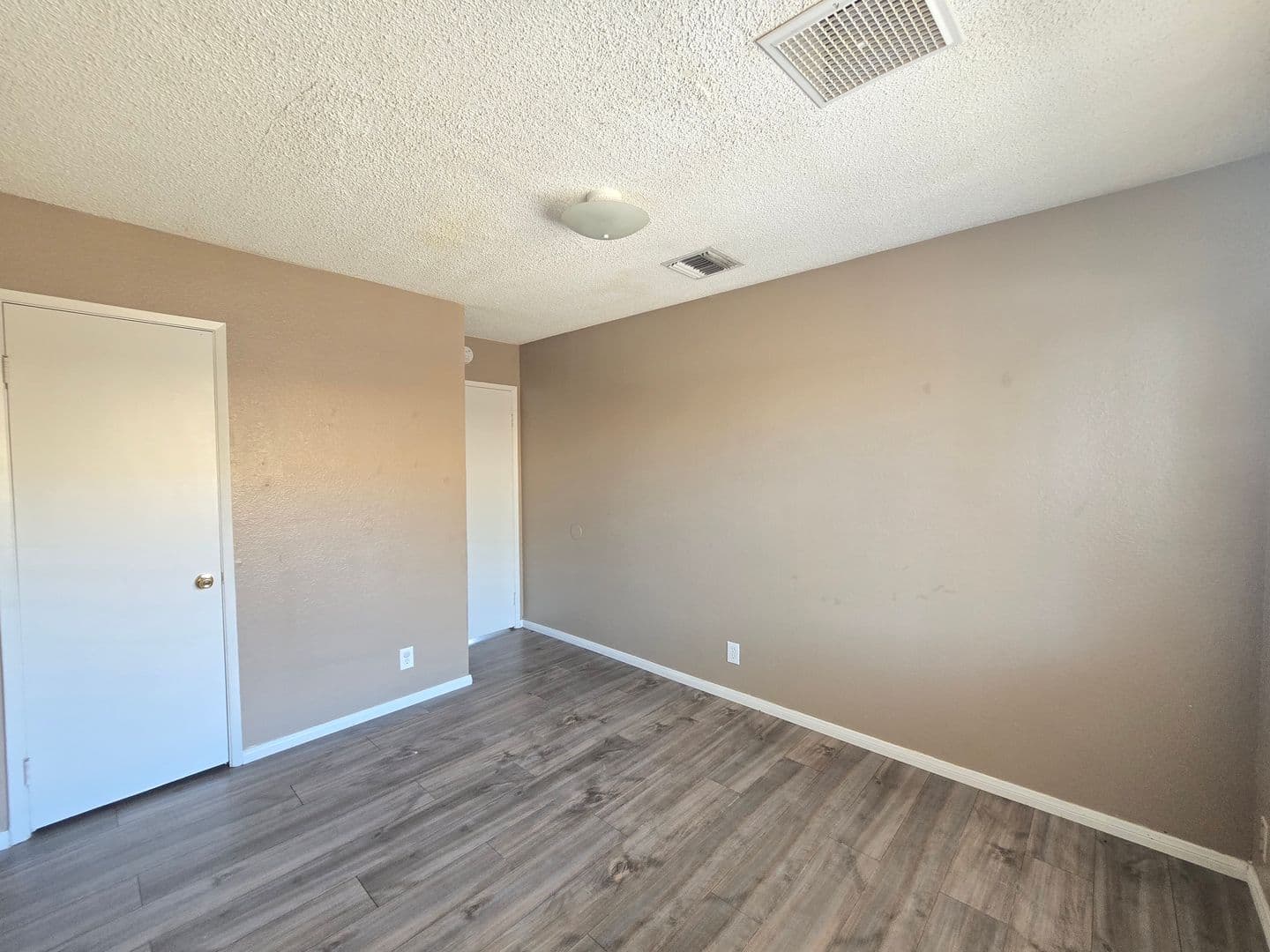 Ridgecrest Apartment: 413 S Sunset Ave