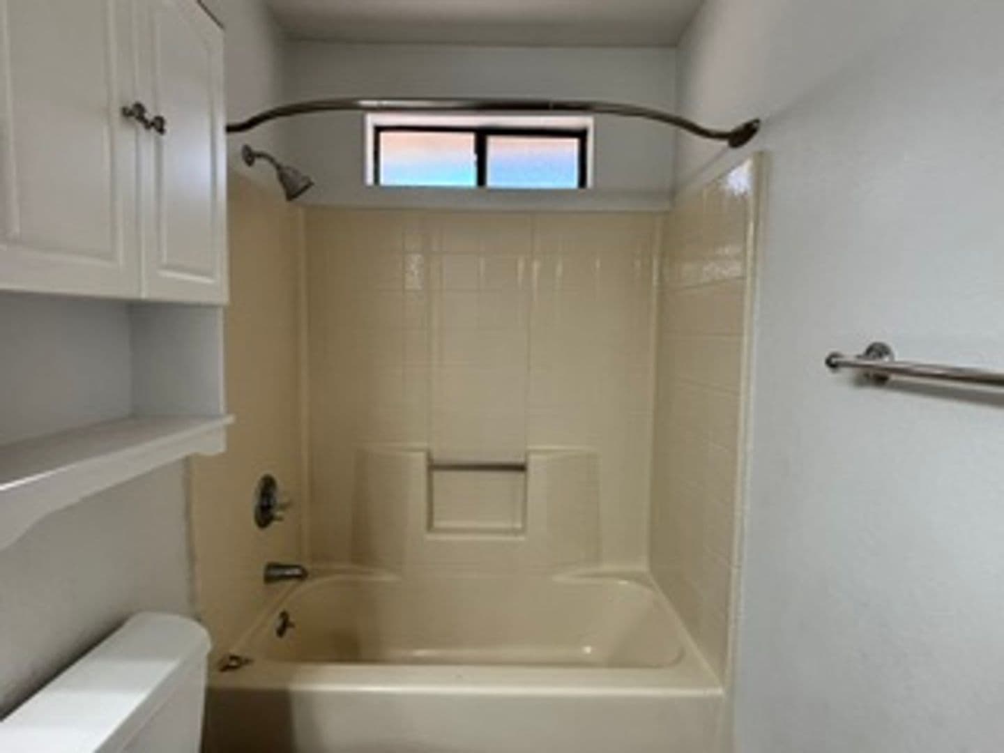 Tehachapi House: 17861 Tanforan Drive