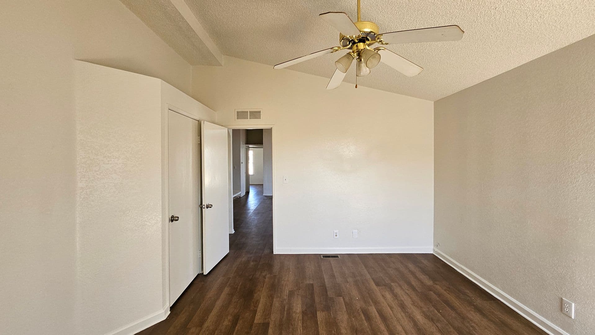 California City House: 21761 Wisteria St