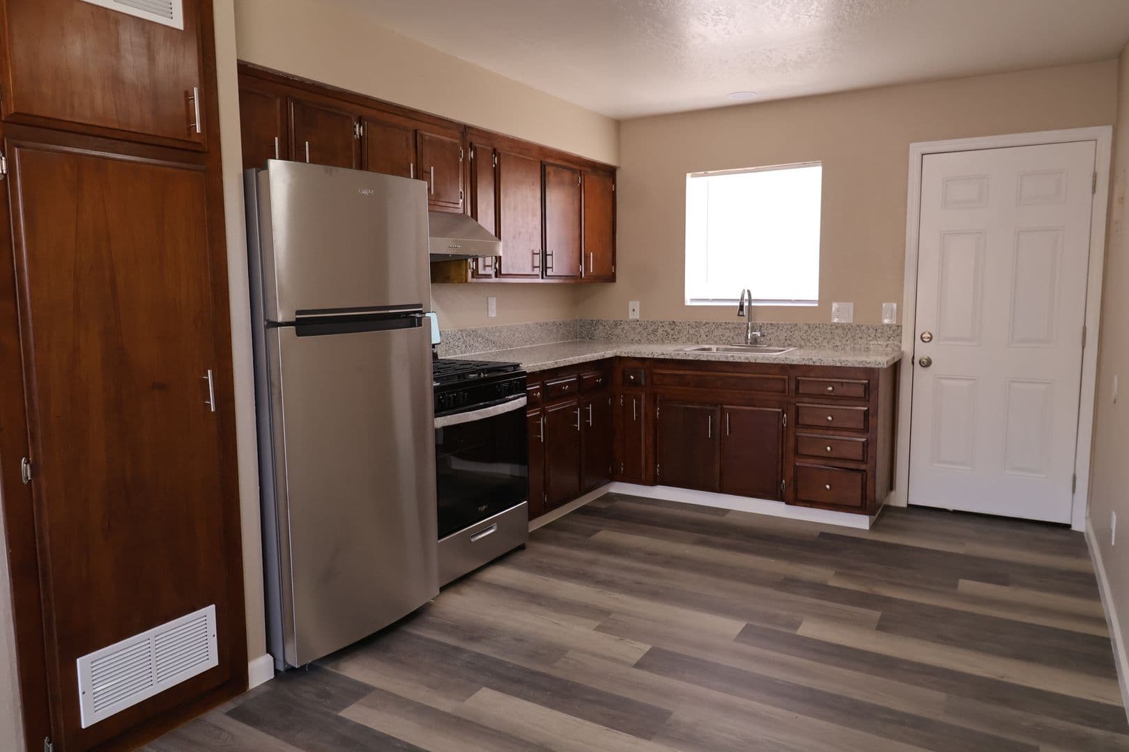 Ridgecrest Apartment: 430 W Moyer Ave